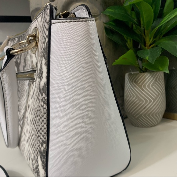 Sold - Picture 8 of 10